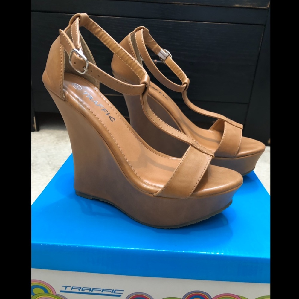 Nude wedges